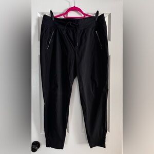 ATHLETA - TREKKIE NORTH JÖGGER in black | Women’s size 16